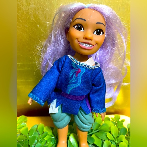 DISNEY RAYA AND THE DRAGON PETITE HUMAN SISU PURPLE & BLUE HAIR MOVABLE LIMBS 6” - Picture 7 of 8